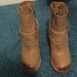 Light tan free bird brand ankle boots